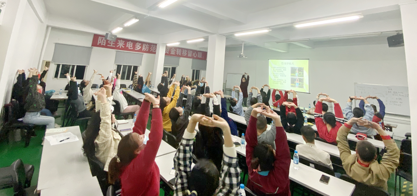 《嘉年課堂》I嘉年印務(wù)開展腰頸椎防治講座